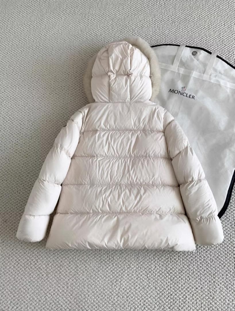 MON☆CLER ホワイト ダウンジャケット ファー付き♩♪♬