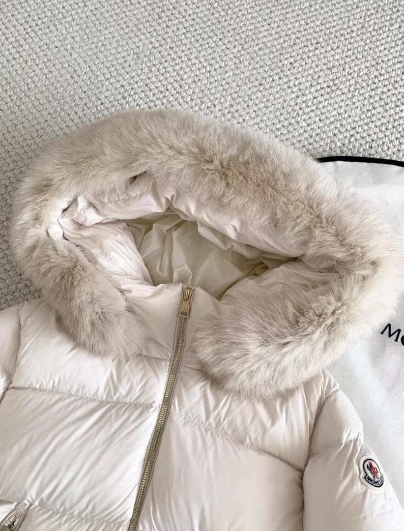 MON☆CLER ホワイト ダウンジャケット ファー付き♩♪♬