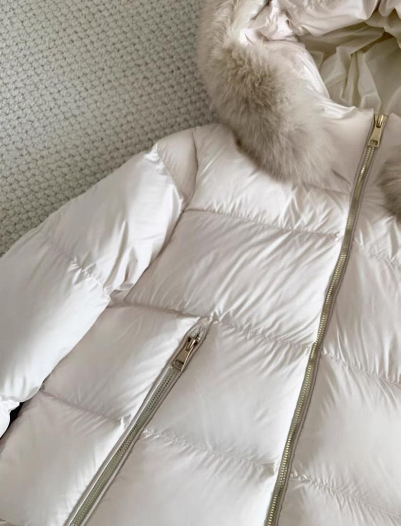 MON☆CLER ホワイト ダウンジャケット ファー付き♩♪♬