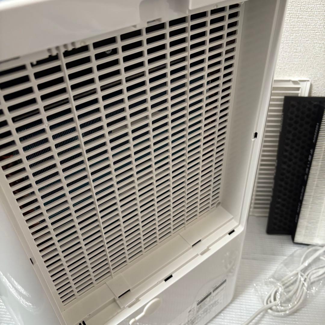 シャープ　空気清浄除湿機　CV-EF120-W