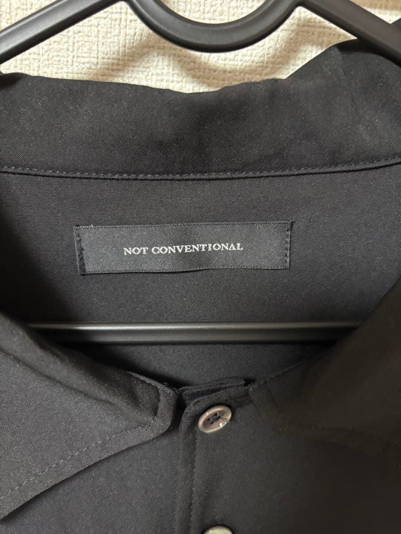 トップス NOT CONVENTIONAL