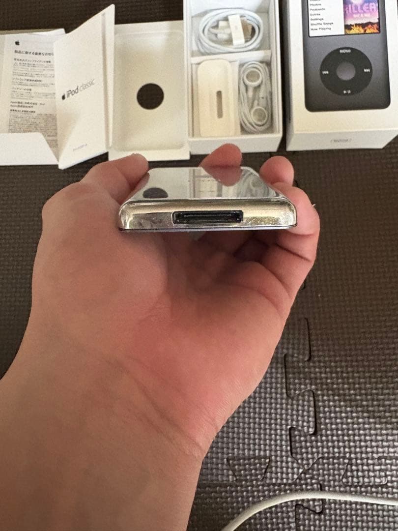 iPod Classic 160GB 本体と付属品