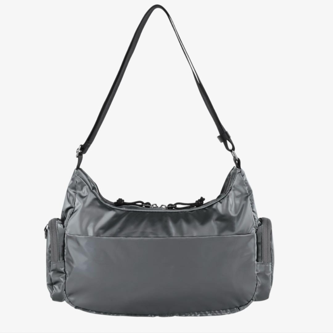 韓国　korea ノースフェイス　ホワイトレーベル　ボディーバッグ　シルバー