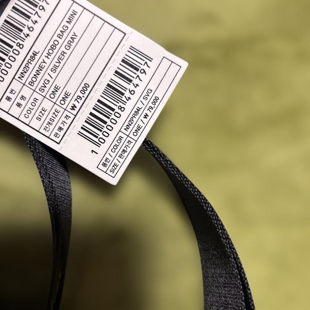 韓国　korea ノースフェイス　ホワイトレーベル　ボディーバッグ　シルバー