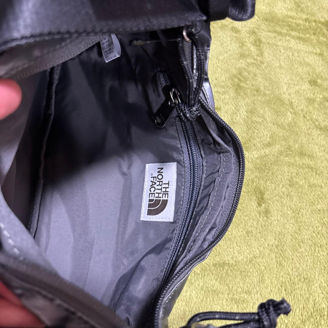 韓国　korea ノースフェイス　ホワイトレーベル　ボディーバッグ　シルバー