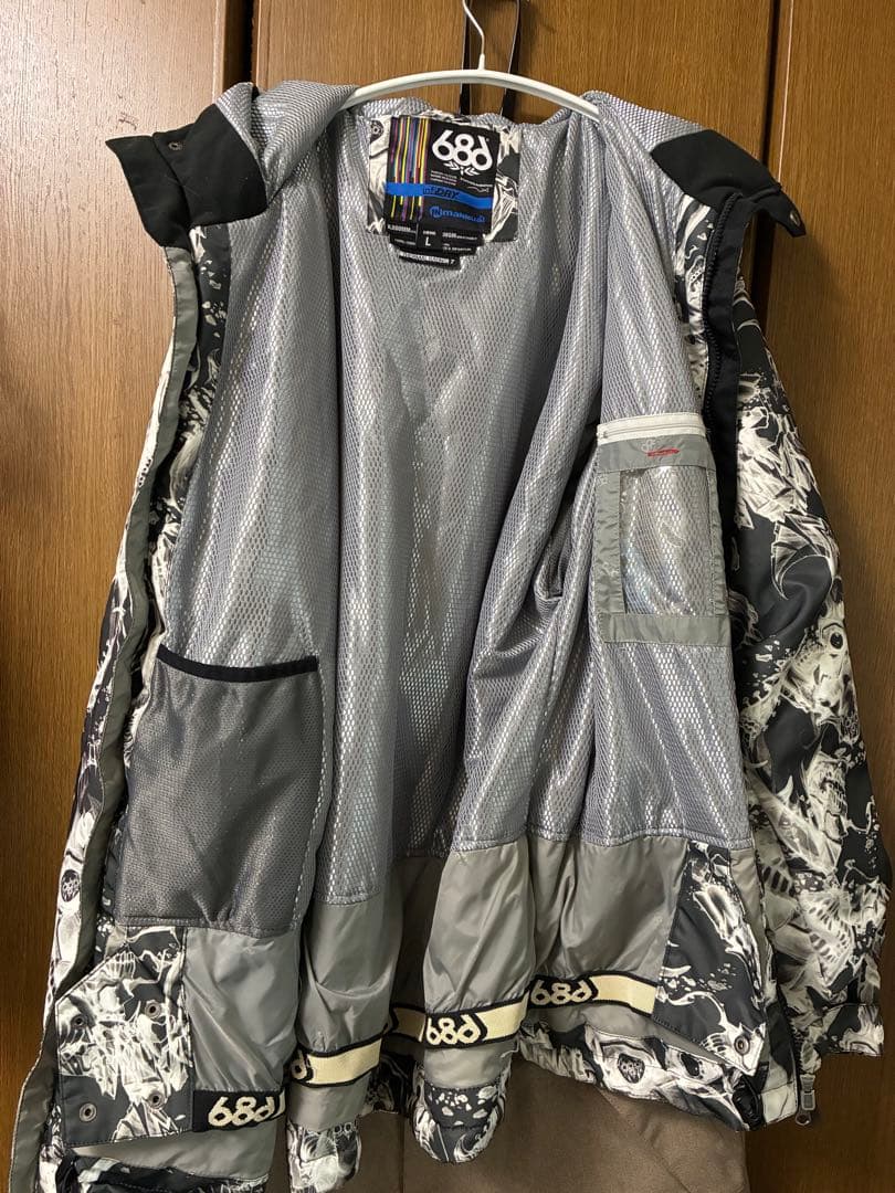 686 スノーボードウェア　上下セット　スカル ドクロ 柄とグローブ付き