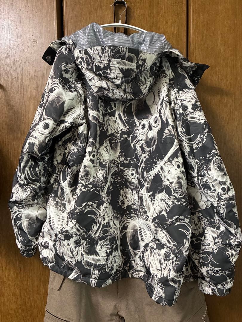 686 スノーボードウェア　上下セット　スカル ドクロ 柄とグローブ付き