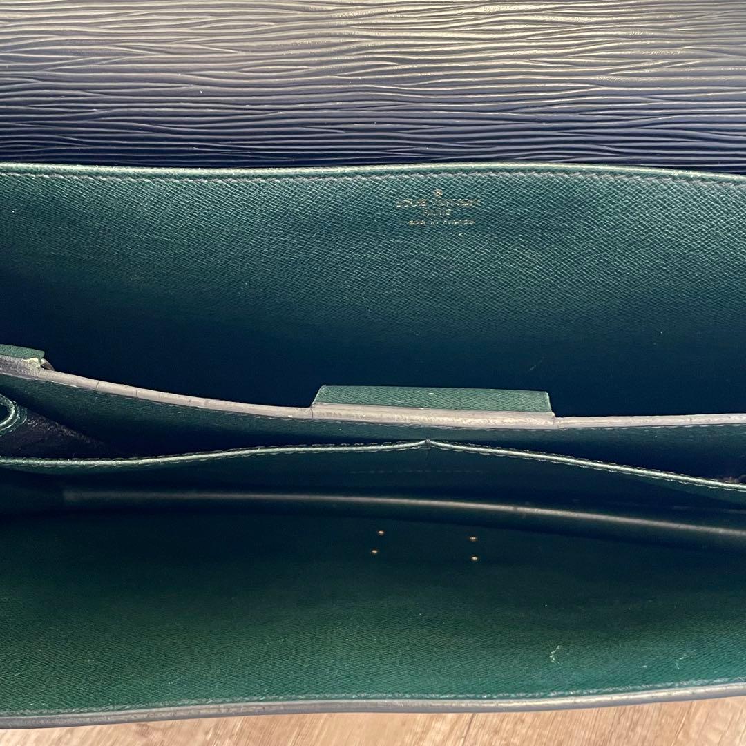 【にんにん】ルイヴィトン　エピ セルヴィエット　コンセイエ ブラック