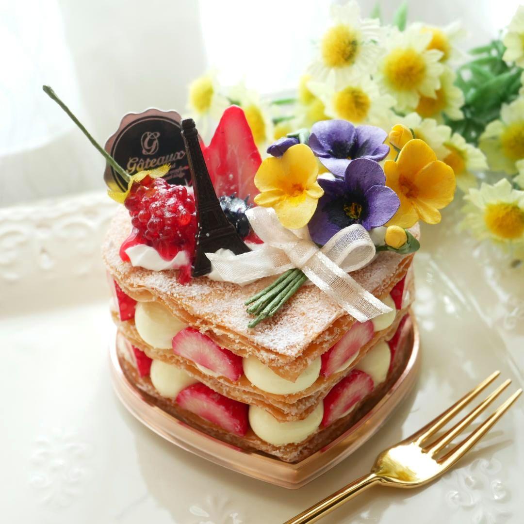 【ひび様】フェイクスイーツ◆ハート型♡パリパリ♬苺のミルフィーユ◆すみれブーケ飾