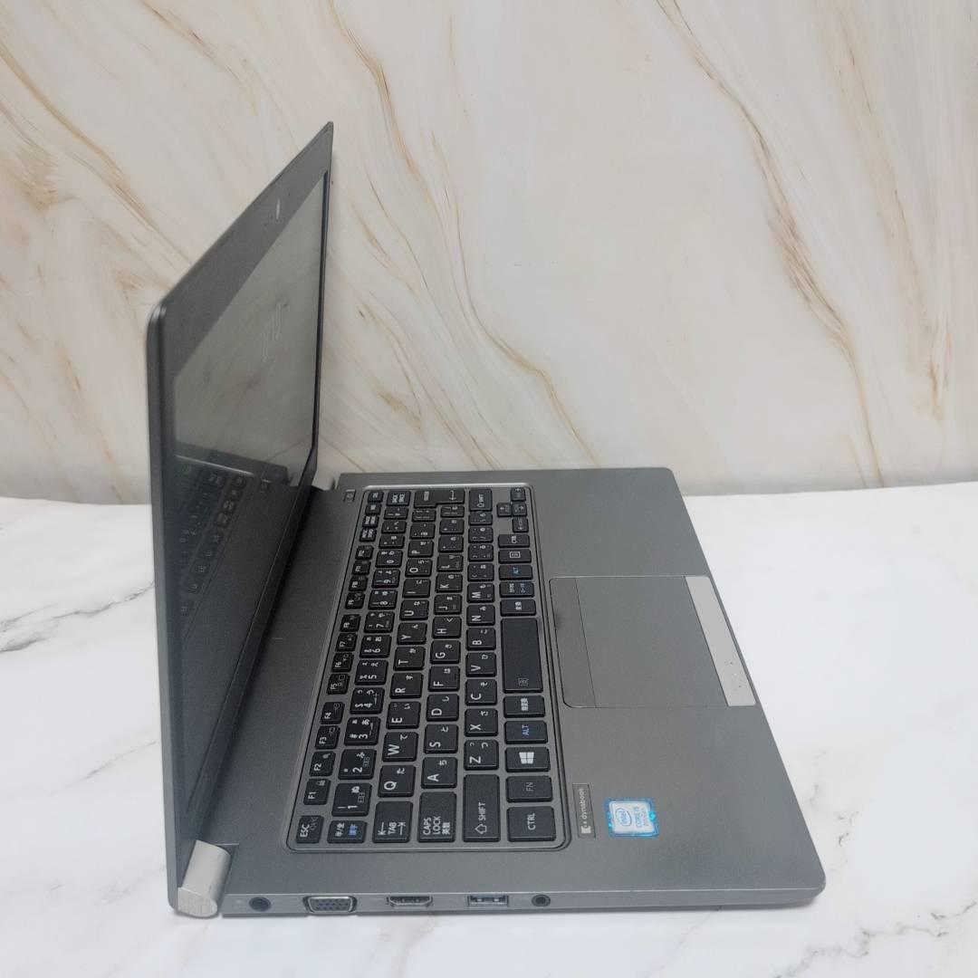 東芝軽量ダイナブック　第8世代 SSD-256GB・Win11