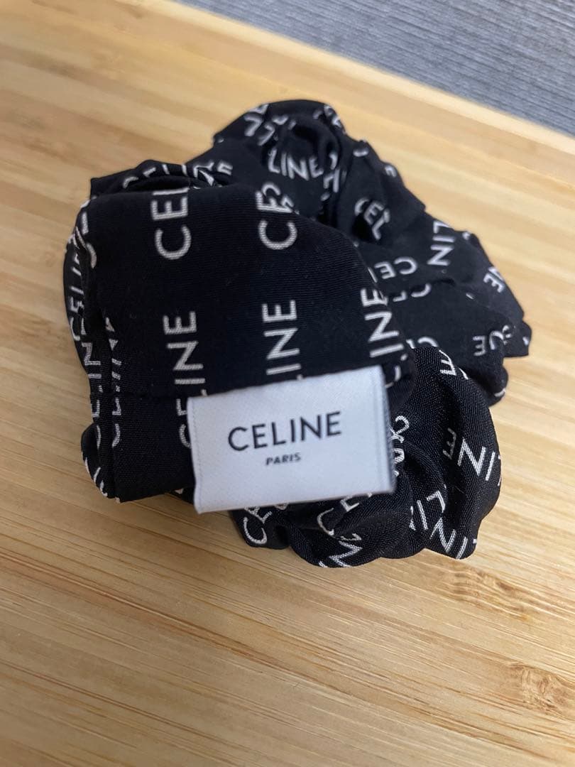 CELINE ブラック ロゴシュシュ
