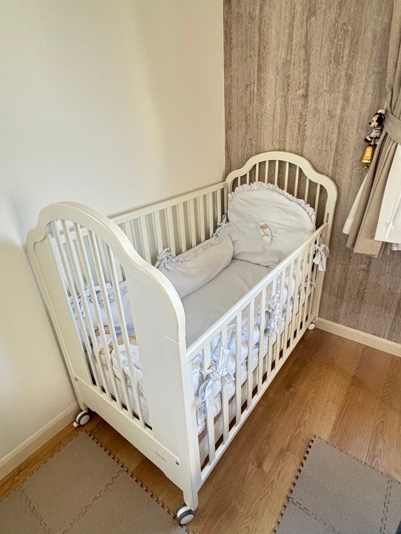 お買得　高級イタリア製nananのベビーベッド