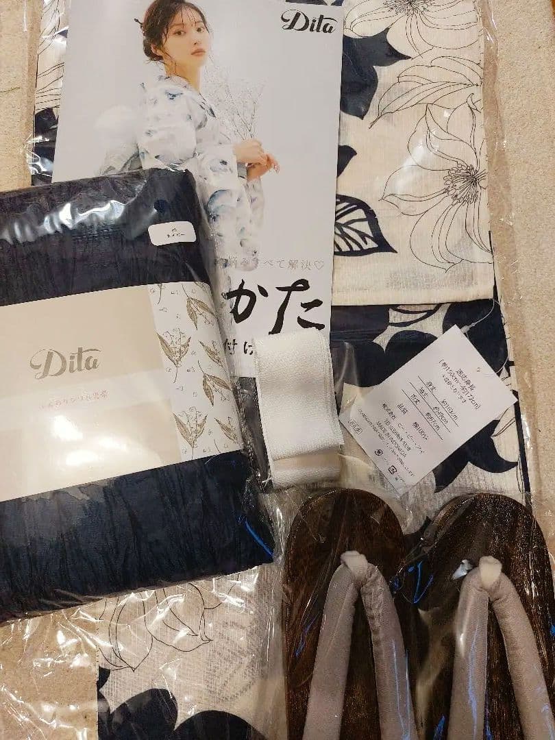 Dita 花柄浴衣・帯・草履セット
