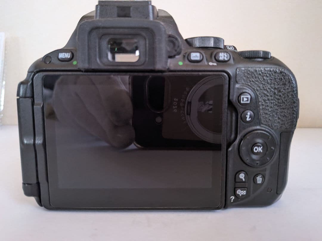 ​♥美品♥Nikon D5500◆タッチパネル＆自撮りOK　ボディ