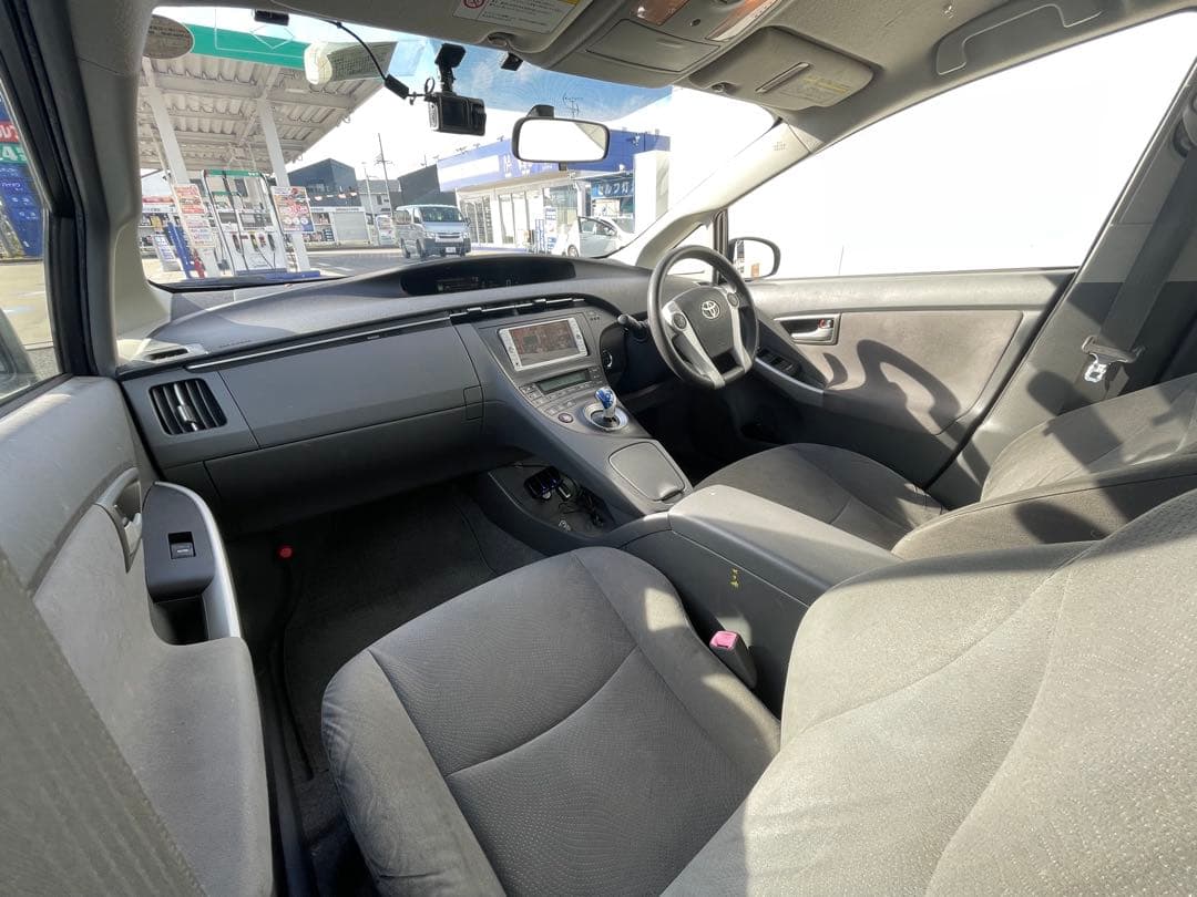 大阪より個人出品プリウス車検令和9年3月迄！ハイブリッド