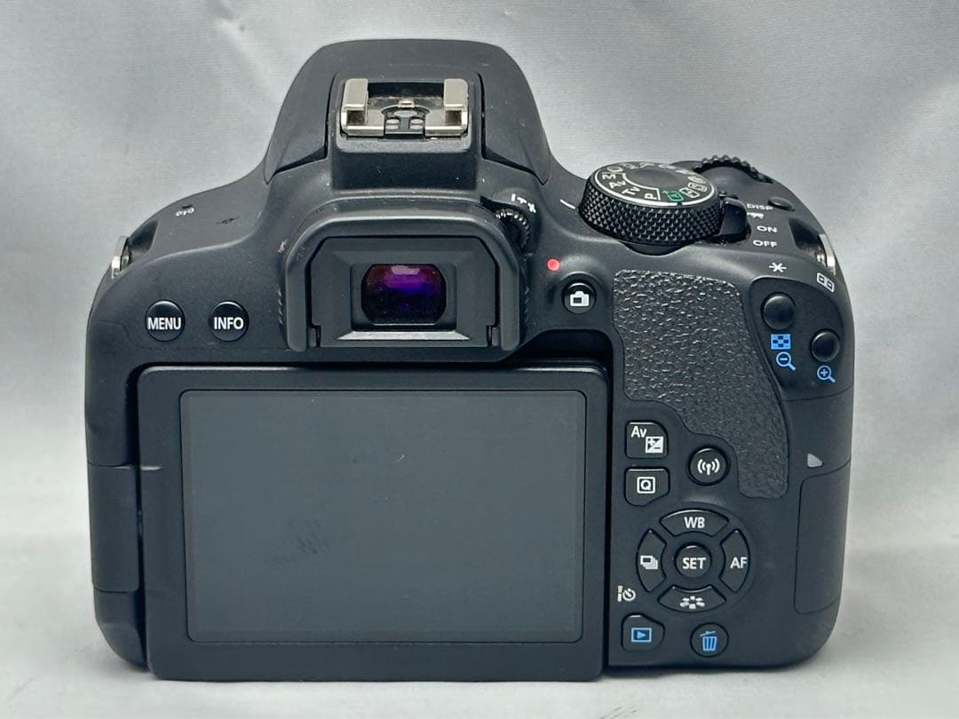 Canon EOS Kiss X9iダブルズームレンズセットでございます♪