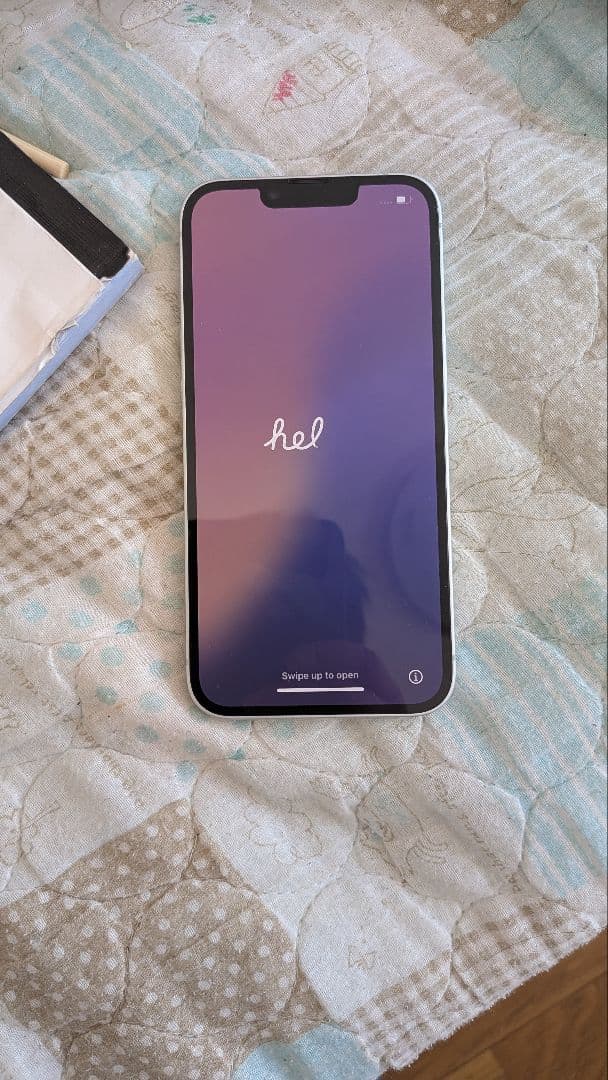 ｉＰｈｏｎｅ１６e１２８ギガ超美品２４時間以内発送。