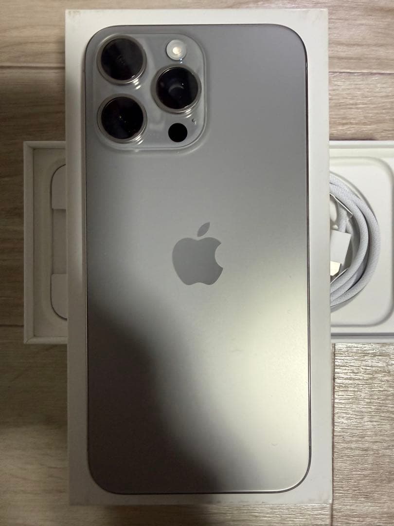 超美品　中国版　iPhone15 Pro Max 256GBナチュラルチタニウム