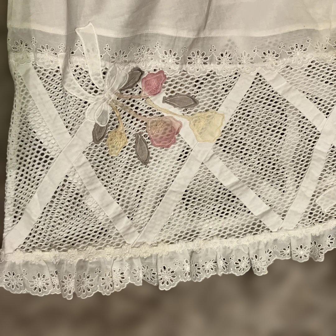 サエラ　レースエプロン