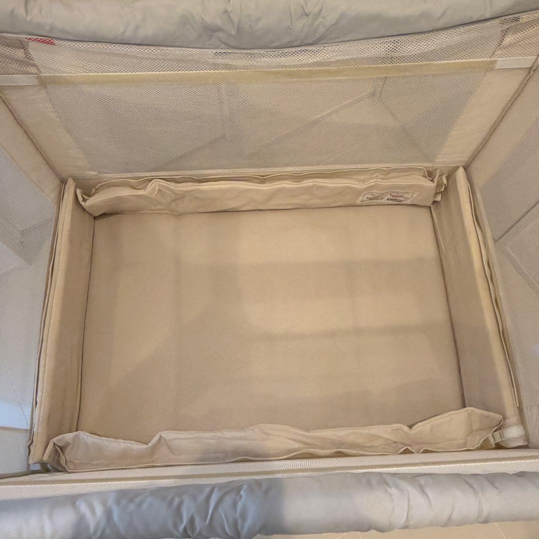 美品 アップリカ ココネルエアー ホワイトグレー ベビーベッド