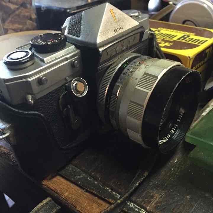 もう手に入りません。60年前の一眼レフ