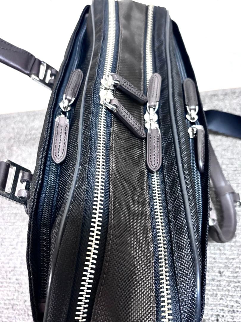 美品　TUMIビジネスバッグ ブラック ナイロン レザー　大容量