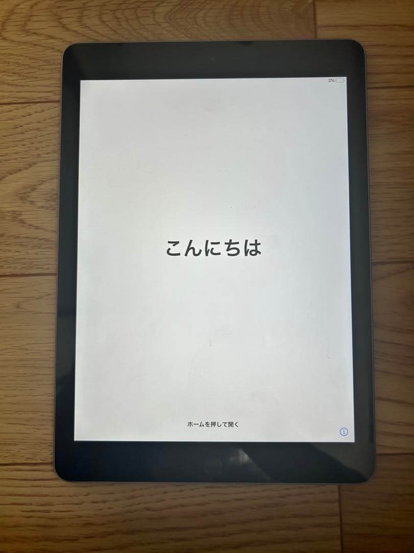 Apple iPad シルバー 本体　第五世代