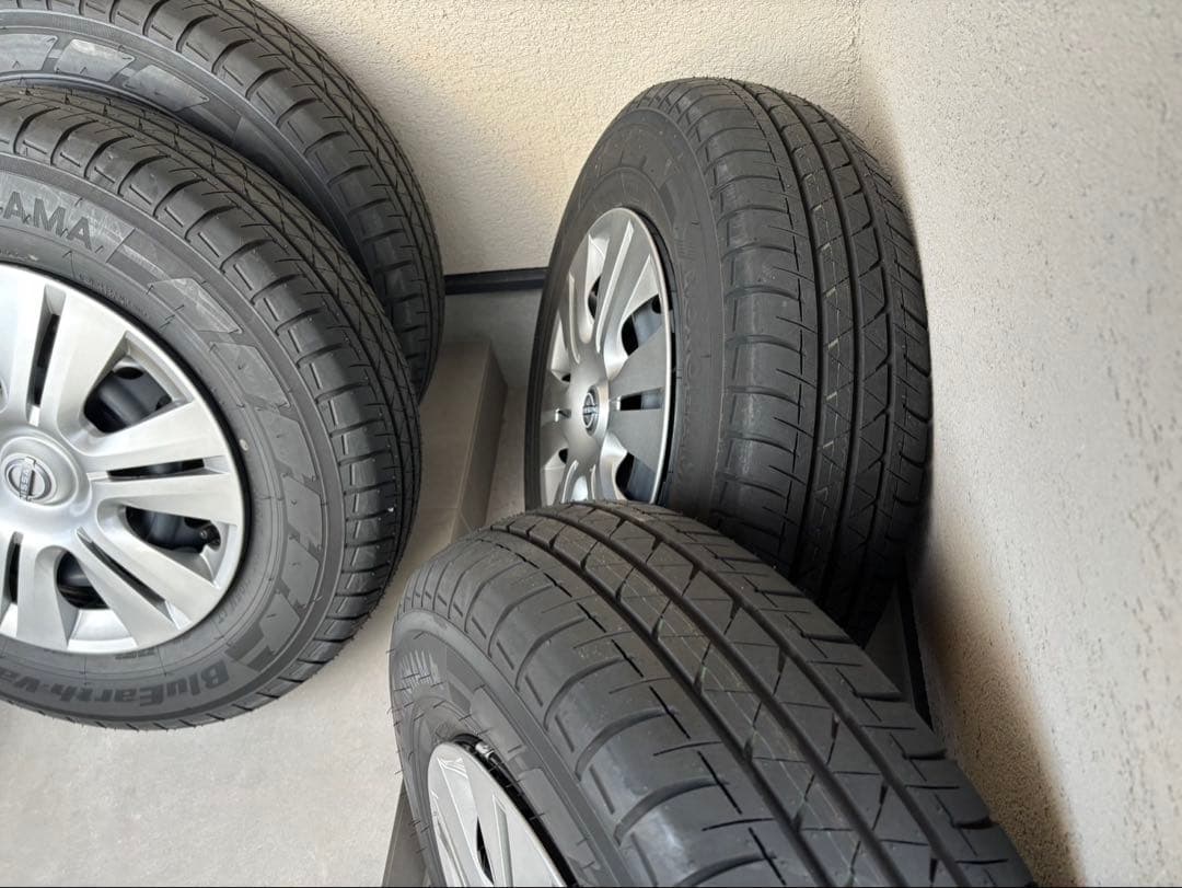 【ポルコ】キャラバン　純正ホイール　タイヤ　新車外し　4本セット