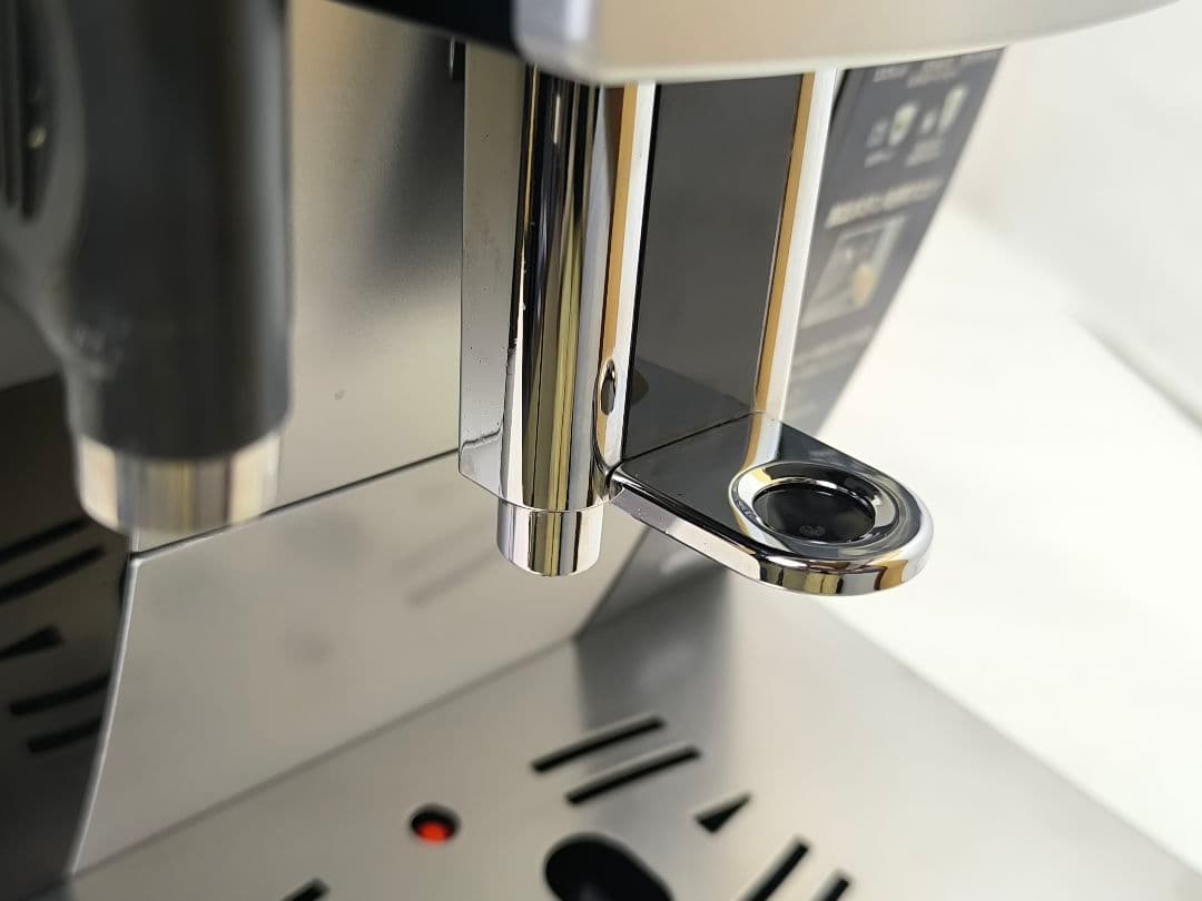 デロンギ　マグニフィカSカプチーノ　全自動コーヒーマシンECAM23260SBN