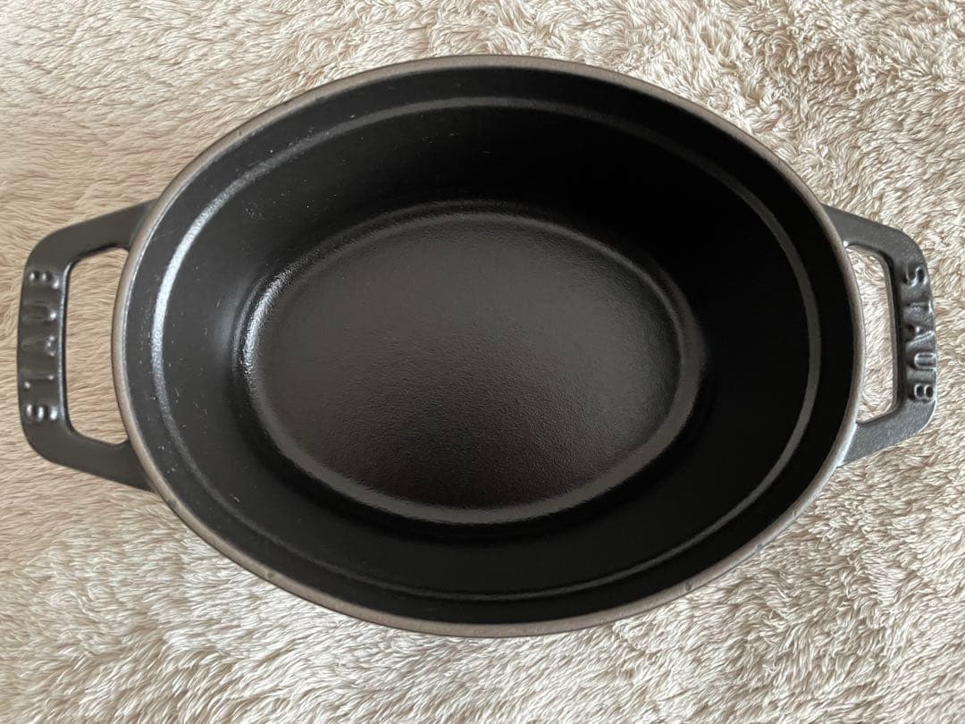 美品　staub ストウブ　オーバル　17cm 黒