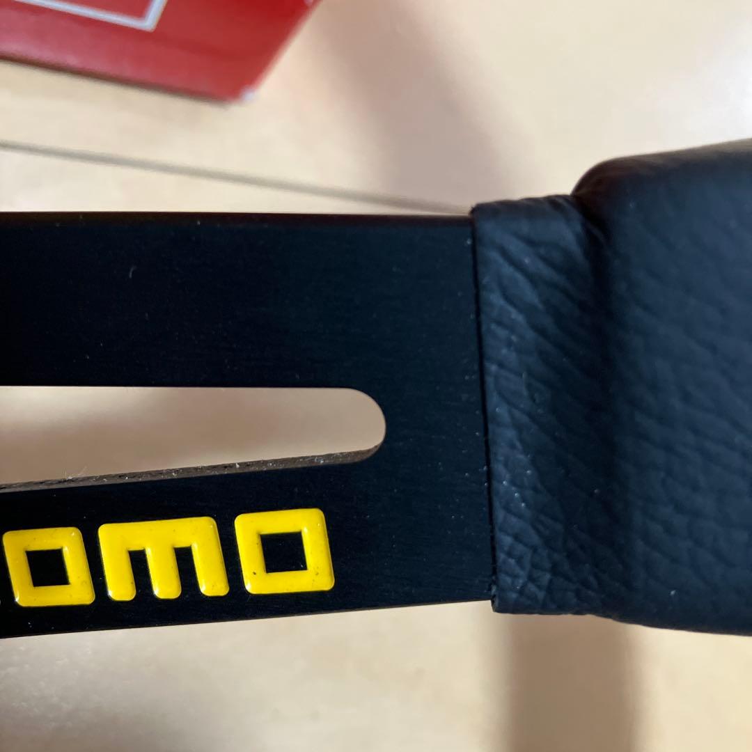 「Rio」MOMO ステアリングホイール 35cm 黒/黄色MOD.08