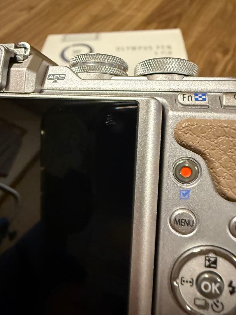 Olympus PEN E-PL8 ミラーレス一眼&64GB SDカード付