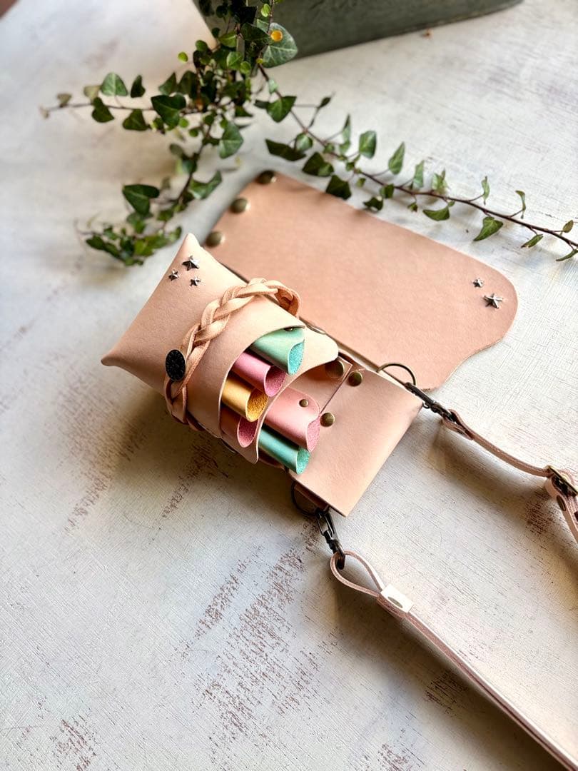 ヌメ革ナチュラルコンパクト蓋付きシザーケース