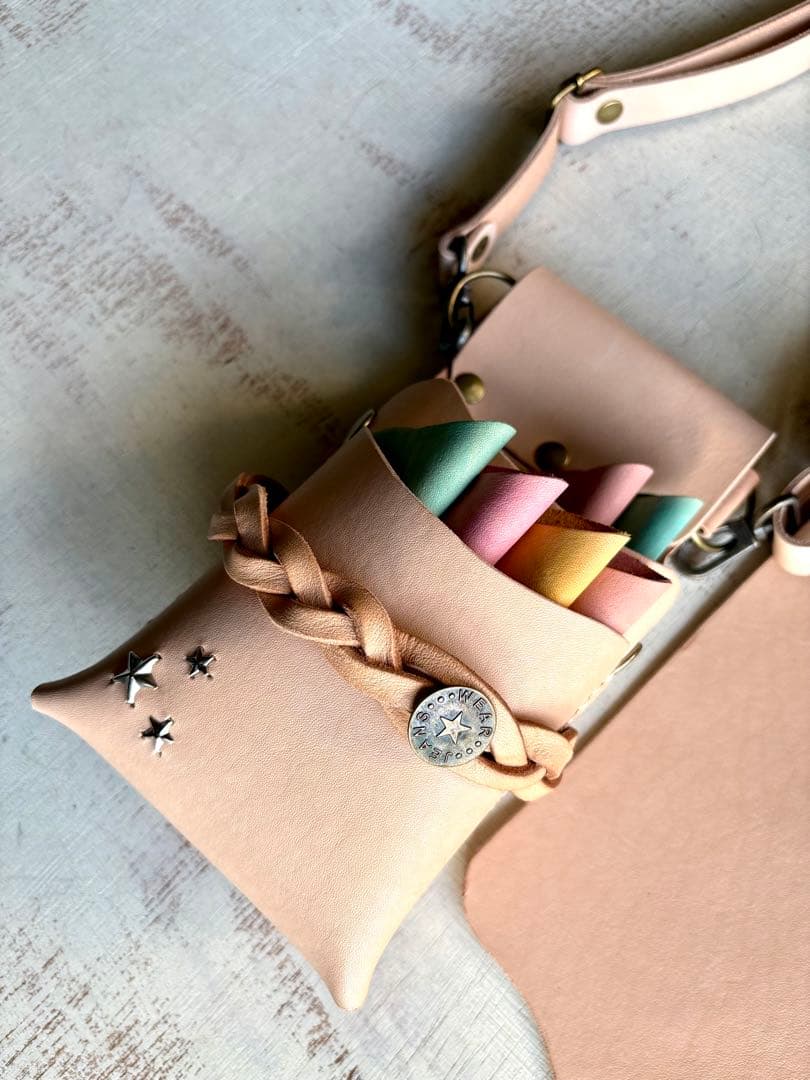 ヌメ革ナチュラルコンパクト蓋付きシザーケース