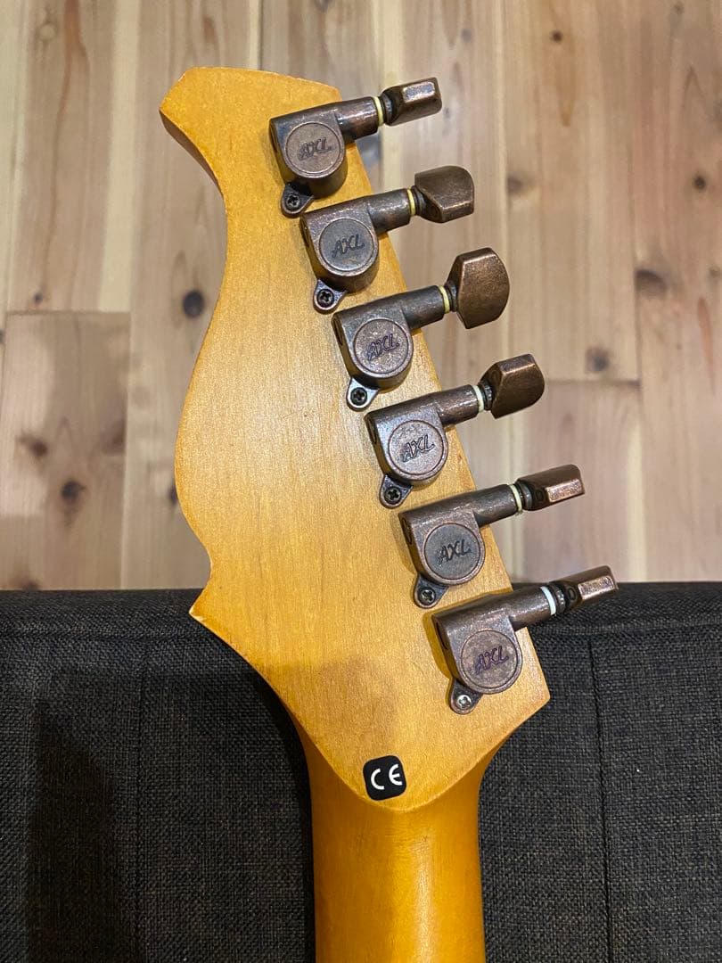 AXL ストラトタイプフレットレスギター　改造品