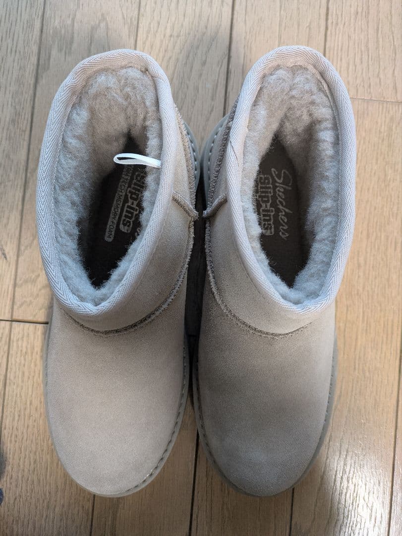 Skechers ライトグレー ショートブーツ