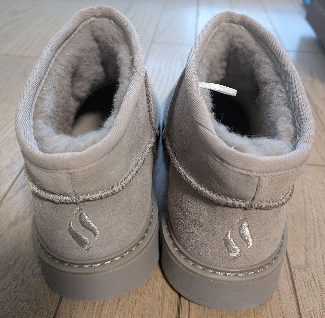 Skechers ライトグレー ショートブーツ