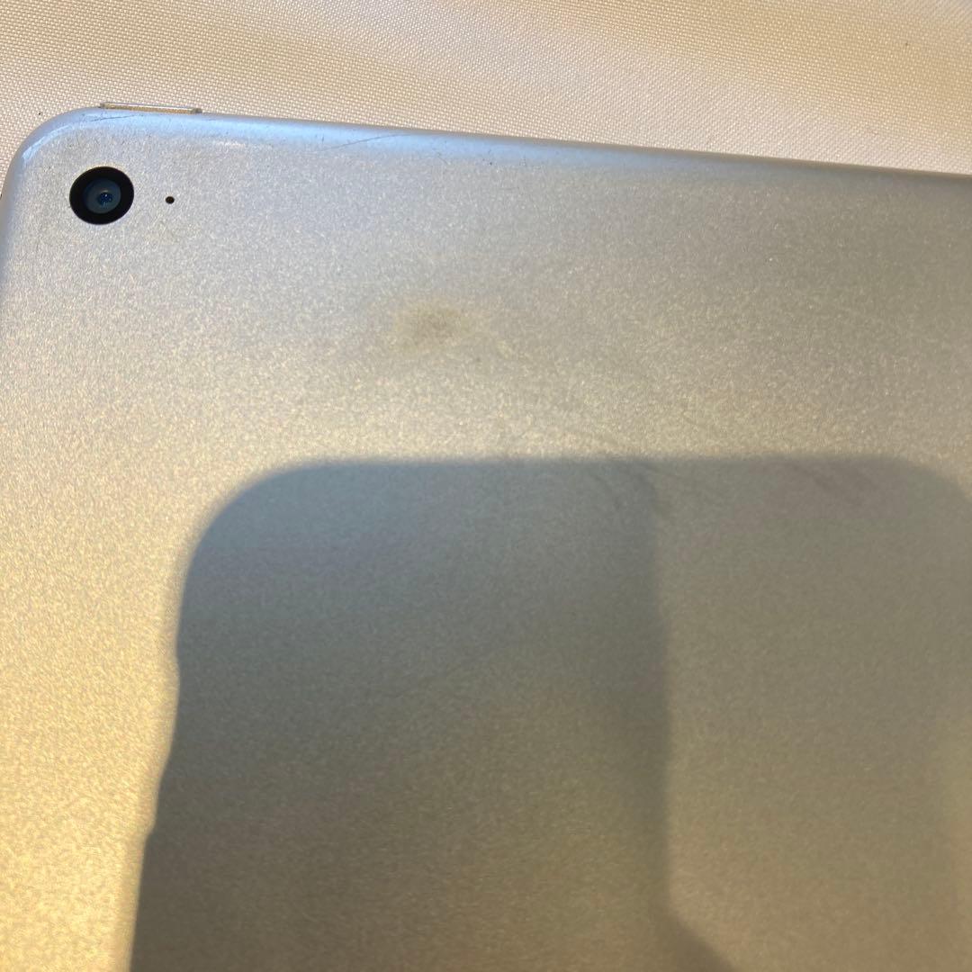 Apple iPad mini 第四世代 (モデル A1538) シルバー　③
