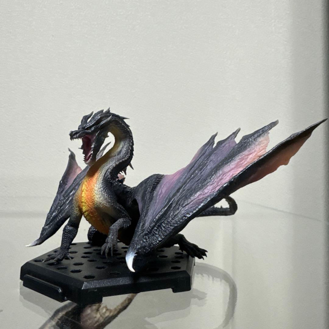 モンスターハンター　ミラボレアス　フィギュア
