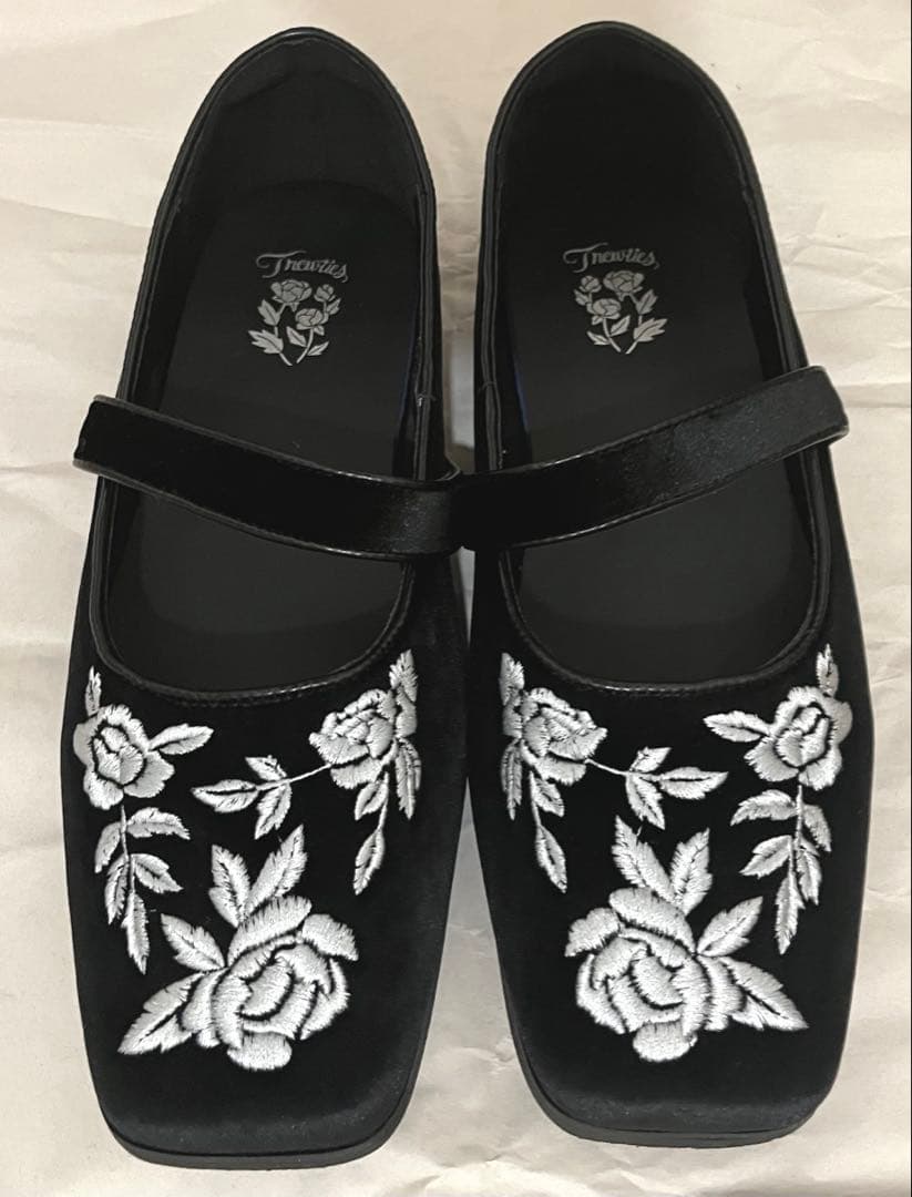 TNEWTIESオリジナル刺繍パンプス-BLACK