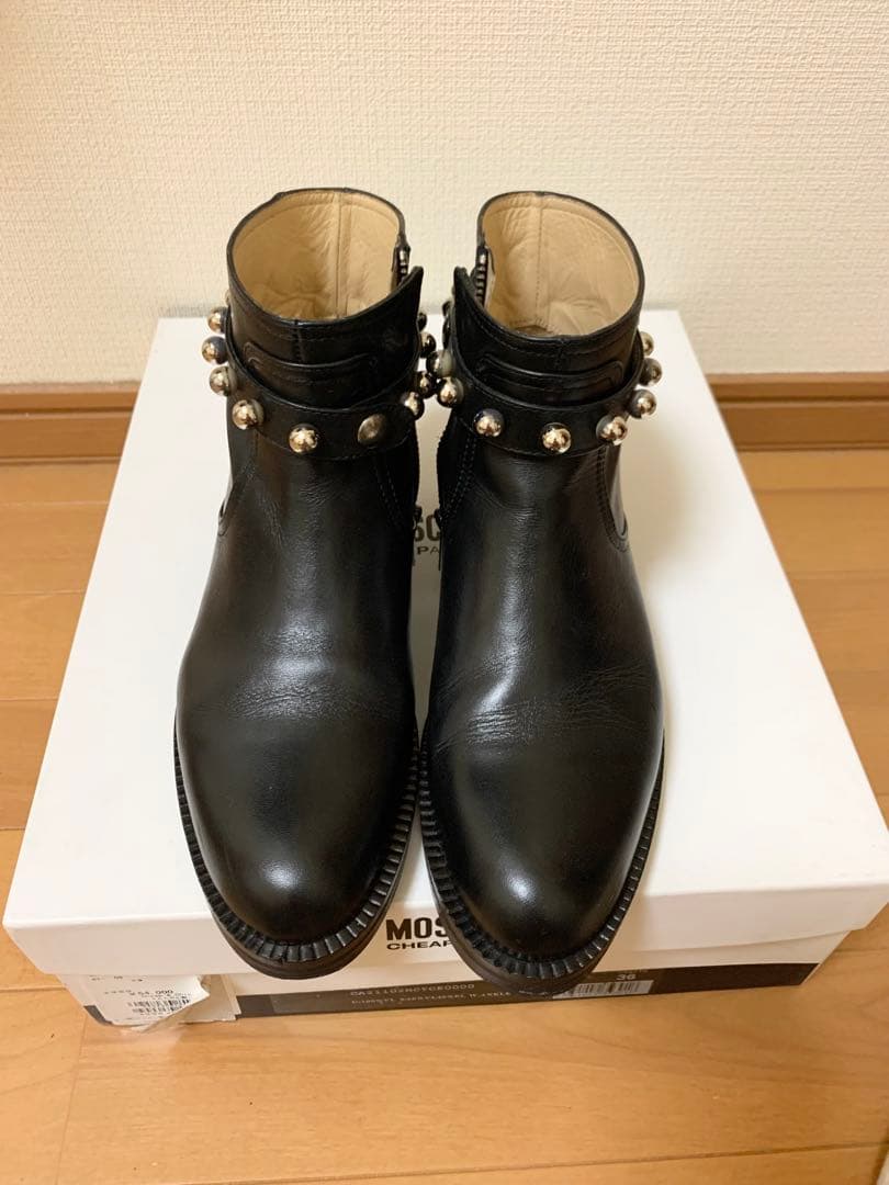 Moschino モスキーノスタッズ付き ブラック アンクルブーツ