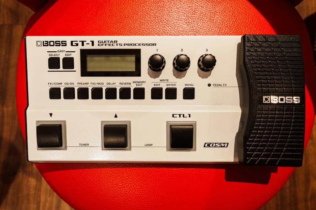 BOSS GT-1 White 限定カラー（書籍BOSS GT-1の教科書つき）