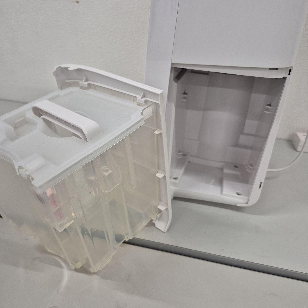 M7/1224y01　24年製 シャープ 衣類乾燥 除湿機 CV-R71-W