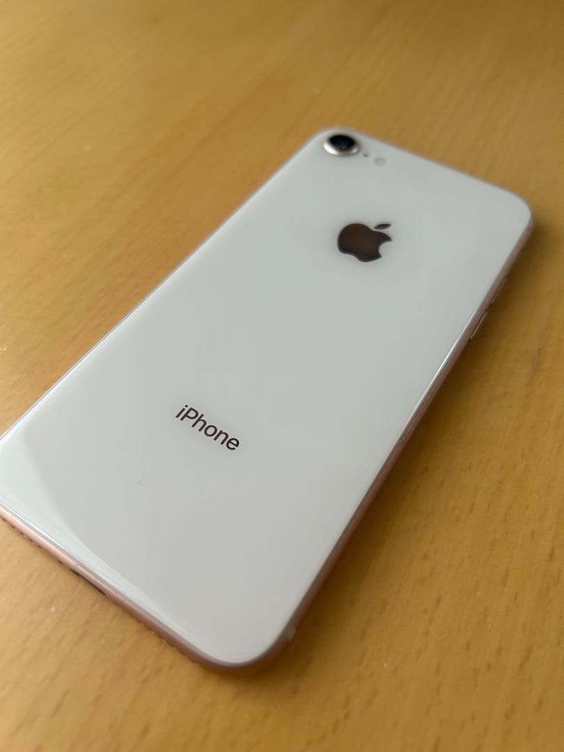iPhone8 ゴールド　64GB本体