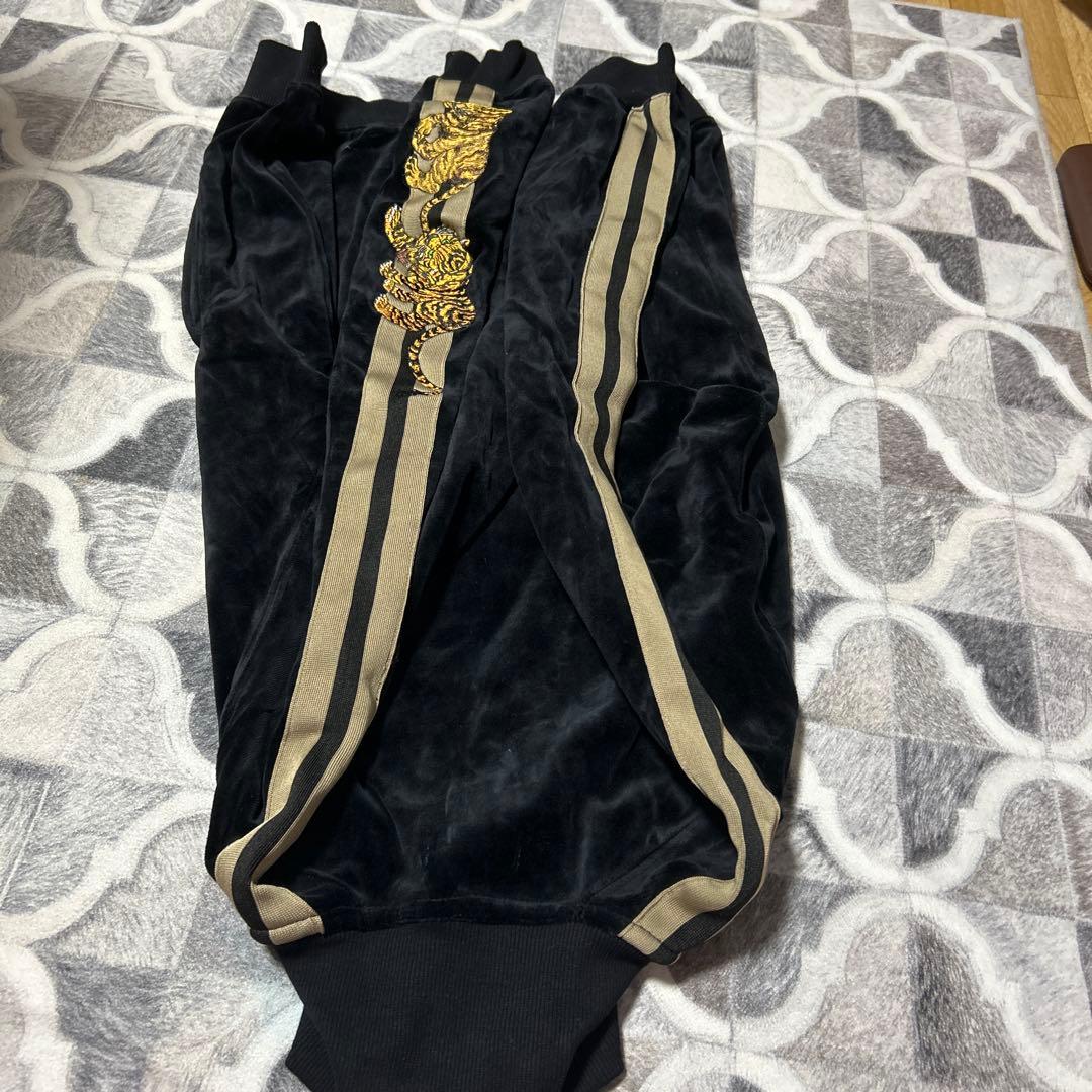 グラニフ 石黒亜矢子 ベロアトラックジャケット バターの虎