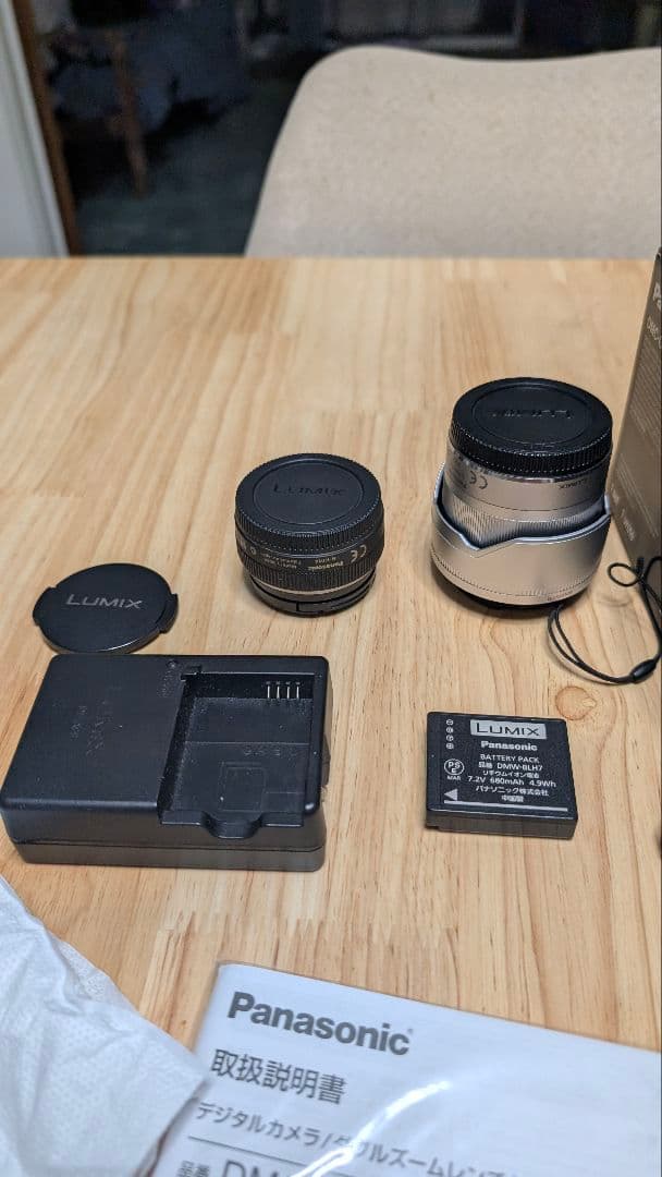 美品！Panasonic DMC-GF7W ミラーレス一眼カメラ LUMIXG
