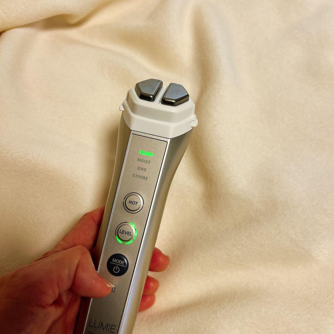 美品】ナリス ルミエ LUMIE 美顔器 シルバー ホワイト 充電スタンド付き