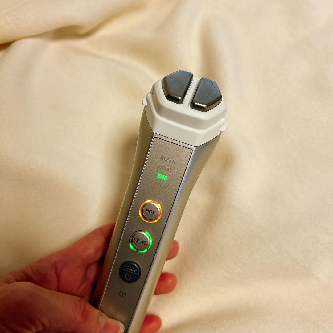 美品】ナリス ルミエ LUMIE 美顔器 シルバー ホワイト 充電スタンド付き