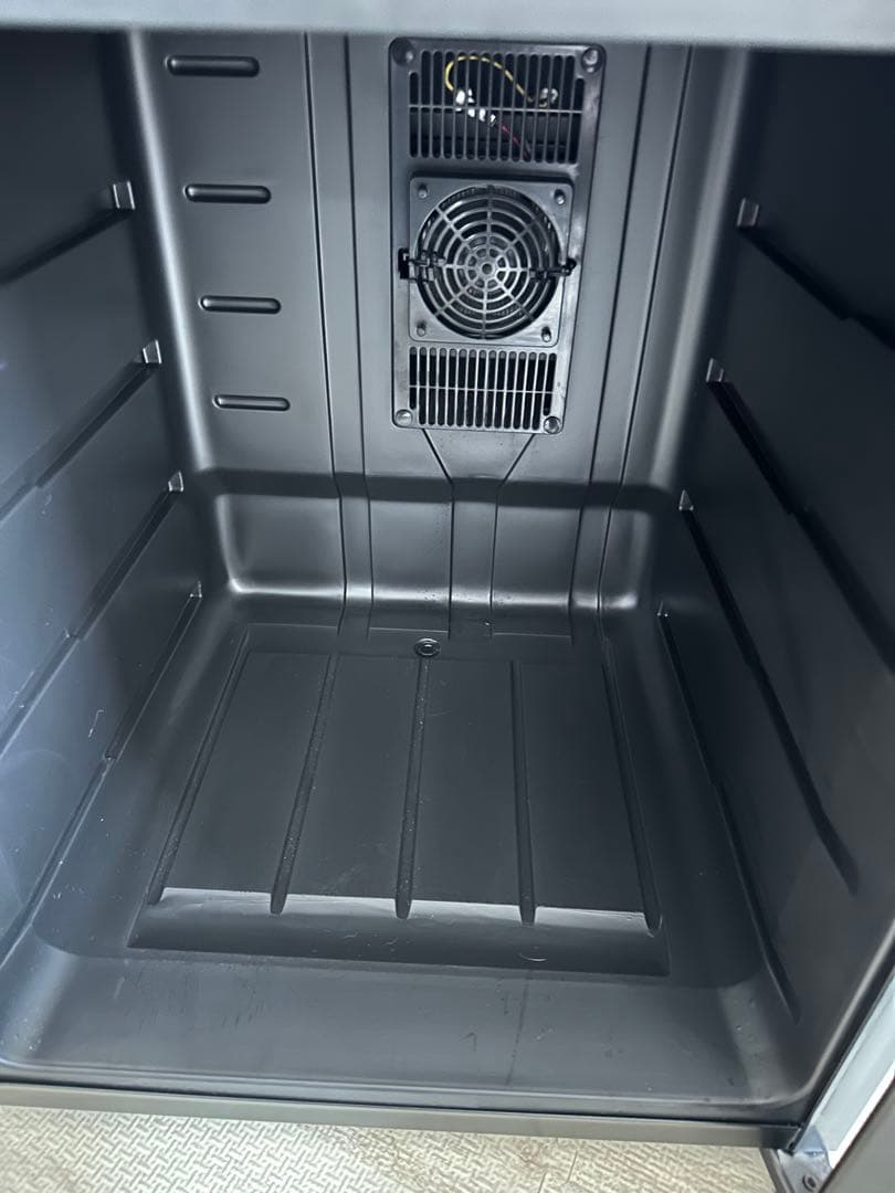 大容量ワインセーラー32本　2024年製　下ラック棚無し