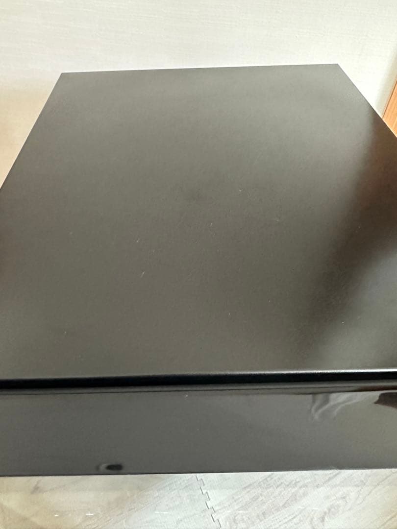 大容量ワインセーラー32本　2024年製　下ラック棚無し